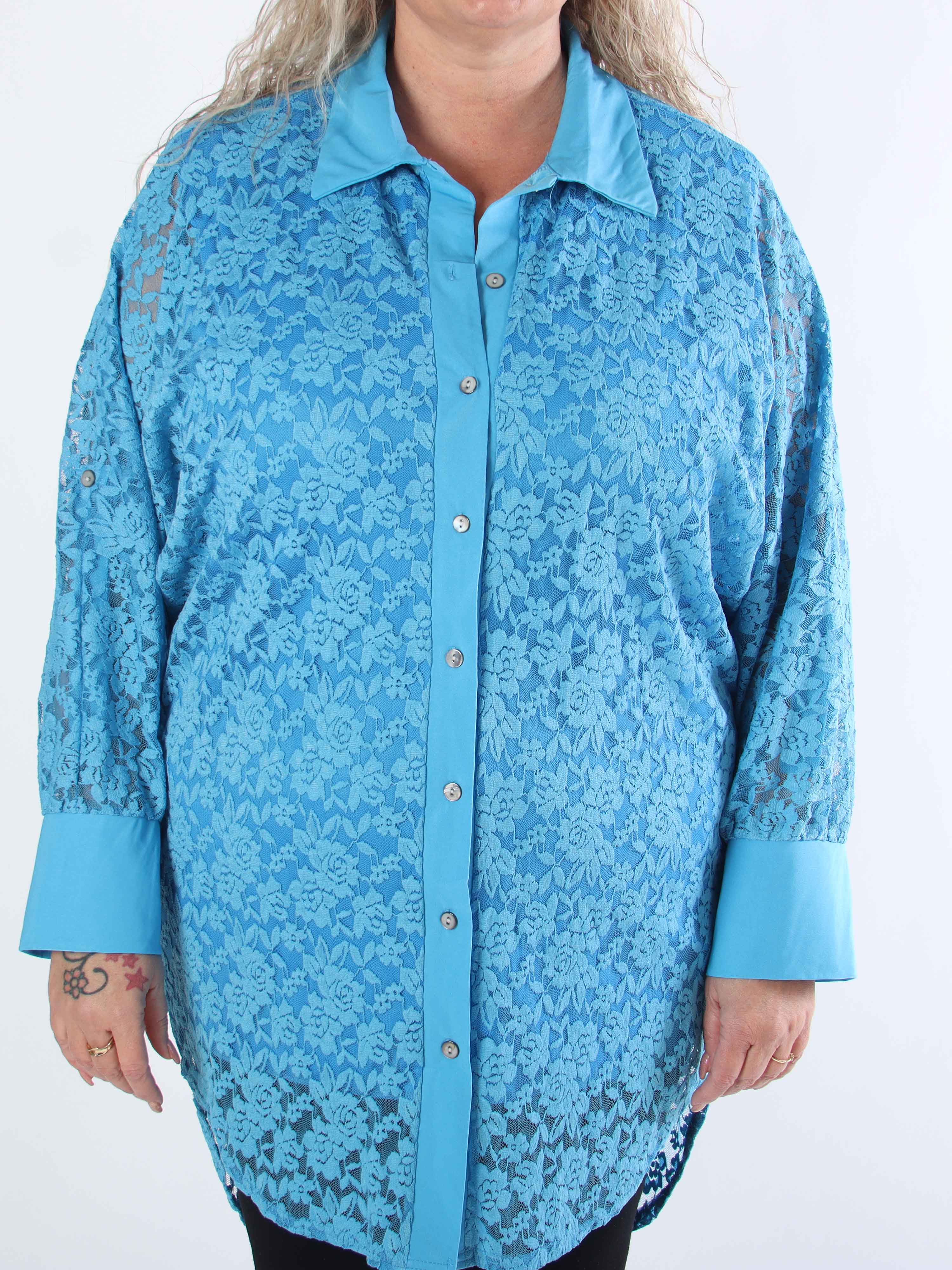 Katherine - Söt plus size-skjorta i spets